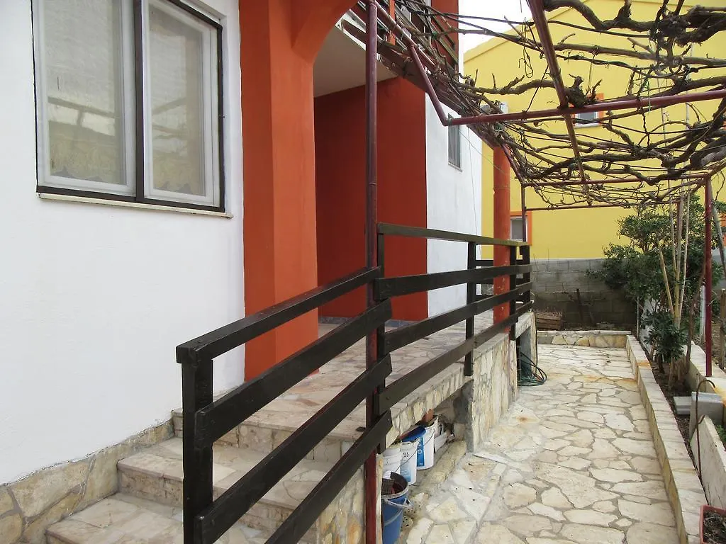 Apartments Leon Ražanac